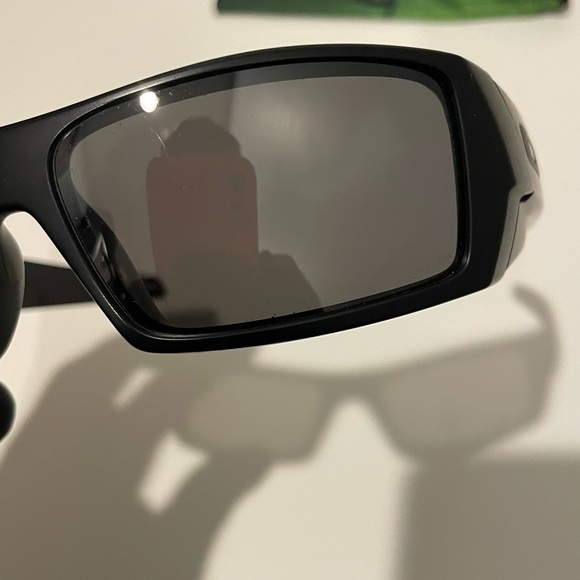 Oakley Gascan OO9014 Men’s Sunglasses / 60•15•128 -
Oakley Sunglasses Men’s - Picture 9 of 16